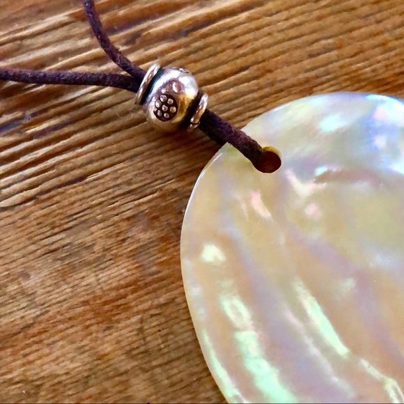 NWOT Genuine Mother of Pearl Choker Necklace - Picture 5 of 8